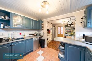Kitchen/Breakfast Room- click for photo gallery